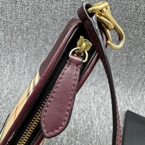 Burberry Leather Shoulder Bag 499-032225 - Picture 9 of 16